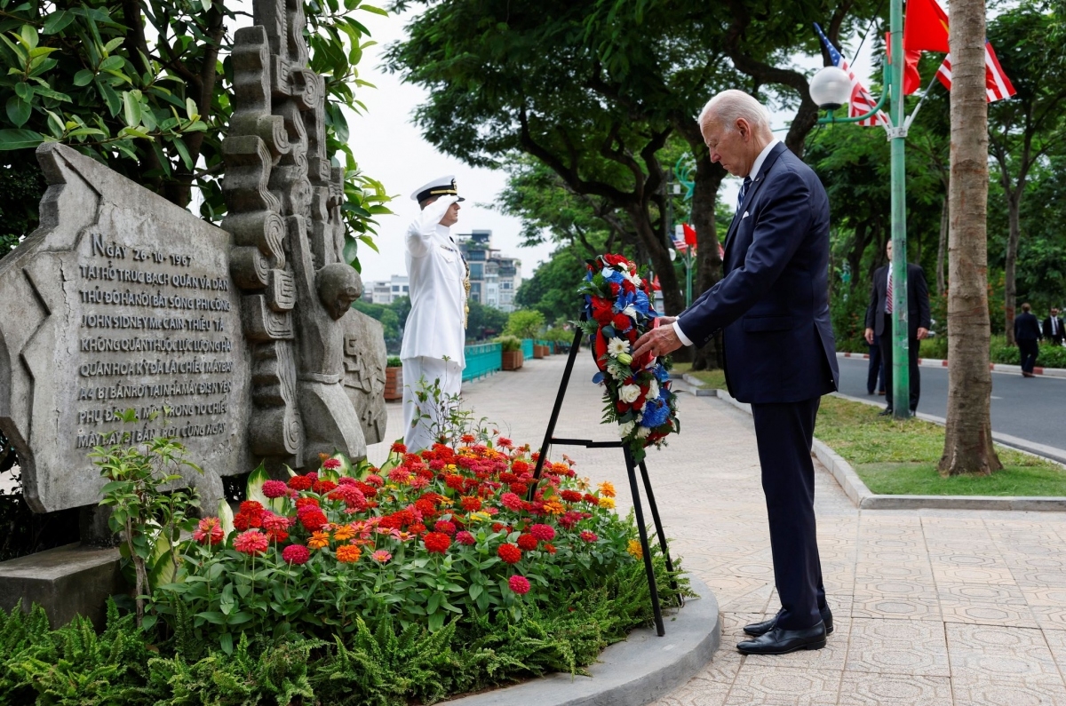 Biden pays tribute to late Senator John McCain at Hanoi memorial